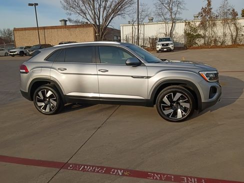 Used 2025 Volkswagen Atlas Cross Sport SE image 5