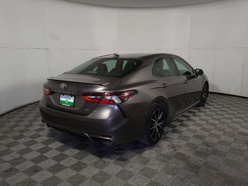 Used 2022 Toyota Camry SE image 9