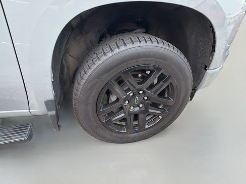 Used 2024 Chevrolet Silverado 1500 Custom AWD/4WD image 11