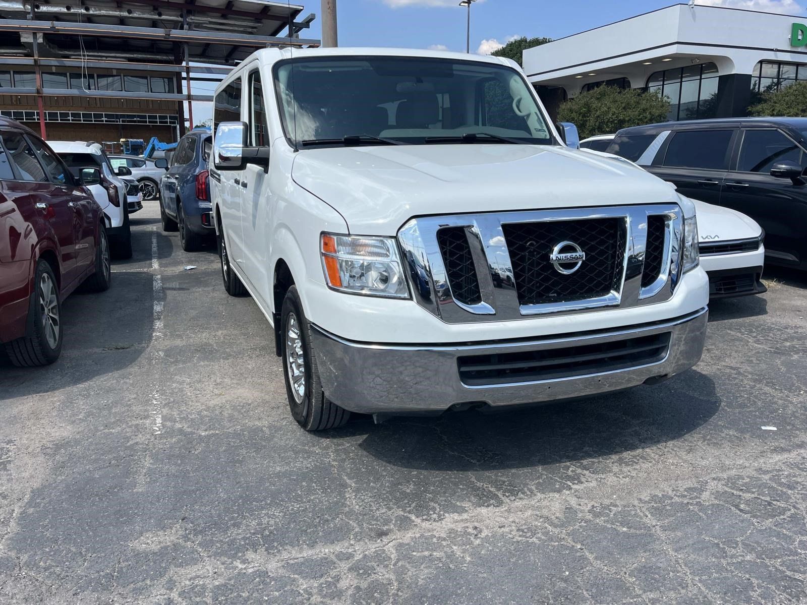 Used 2021 Nissan NV 3500 SV RWD image 1