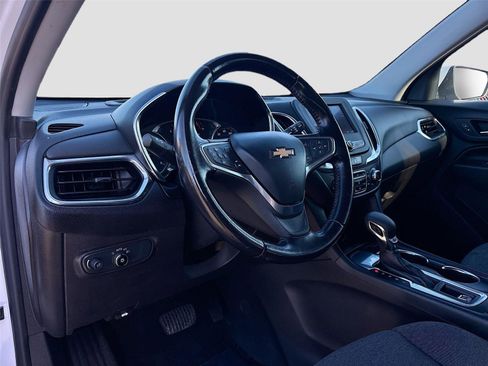 Used 2022 Chevrolet Equinox LT w/ Driver Convenience Package image 9