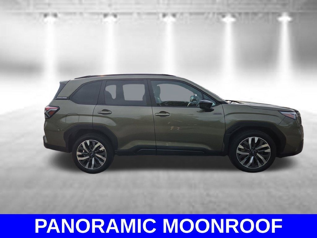 Used 2025 Subaru Forester Touring AWD/4WD image 4
