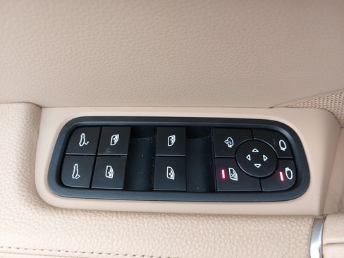 Certified 2023 Porsche Cayenne Platinum Edition AWD/4WD image 30