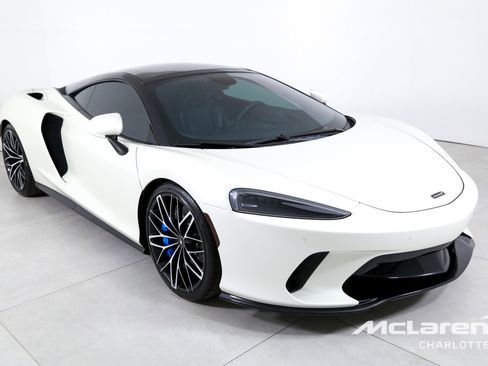 Used 2022 McLaren GT image 3