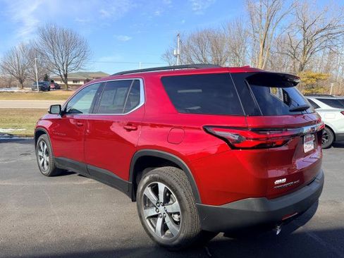 Used 2023 Chevrolet Traverse LT w/ LT Premium Package image 4