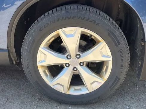 Used 2014 Subaru Forester 2.5i Limited AWD/4WD image 18