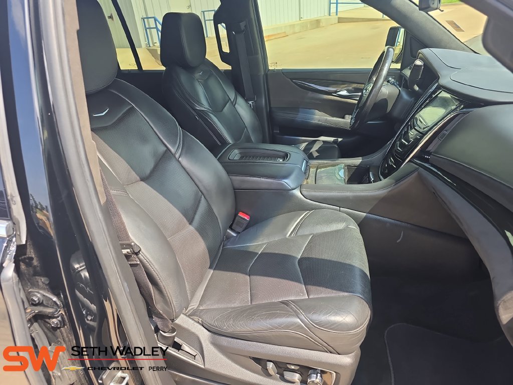 Used 2018 Cadillac Escalade ESV Platinum AWD/4WD image 10