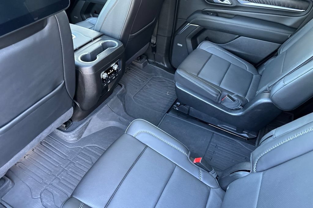 Used 2024 GMC Yukon Denali w/ Advanced Technology Package AWD/4WD image 15