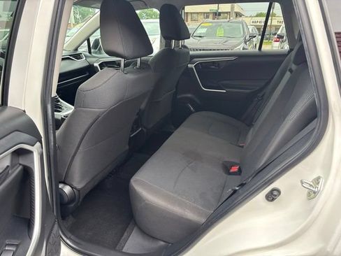 Used 2022 Toyota RAV4 LE FWD image 16