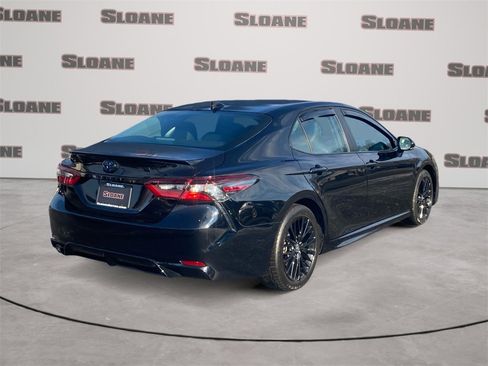 Used 2022 Toyota Camry SE image 5