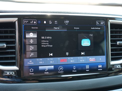 Used 2024 Chrysler Pacifica Touring-L FWD image 33