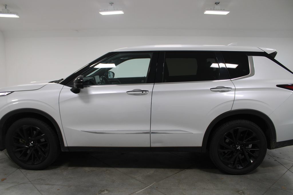 Used 2023 Mitsubishi Outlander SE Black Edition AWD/4WD image 6