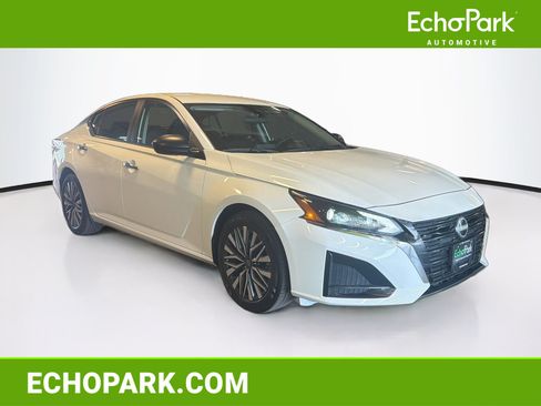 Used 2025 Nissan Altima 2.5 SV FWD image 1