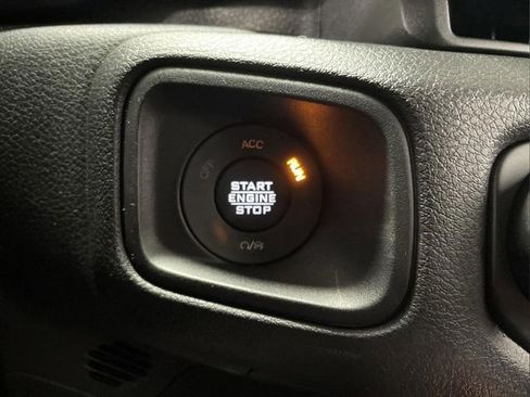 New 2025 Jeep Gladiator Sport image 25