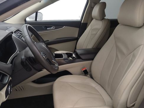 Used 2016 Lincoln MKX Reserve w/ Enhanced Security Package image 17