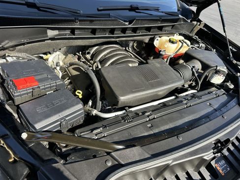 Used 2023 Cadillac Escalade ESV Premium Luxury image 9