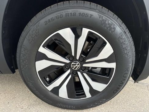 New 2026 Volkswagen Atlas Cross Sport SE FWD image 3