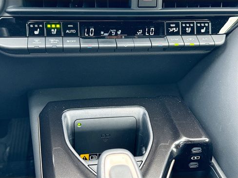 Used 2025 Toyota Crown Signia AWD/4WD image 34