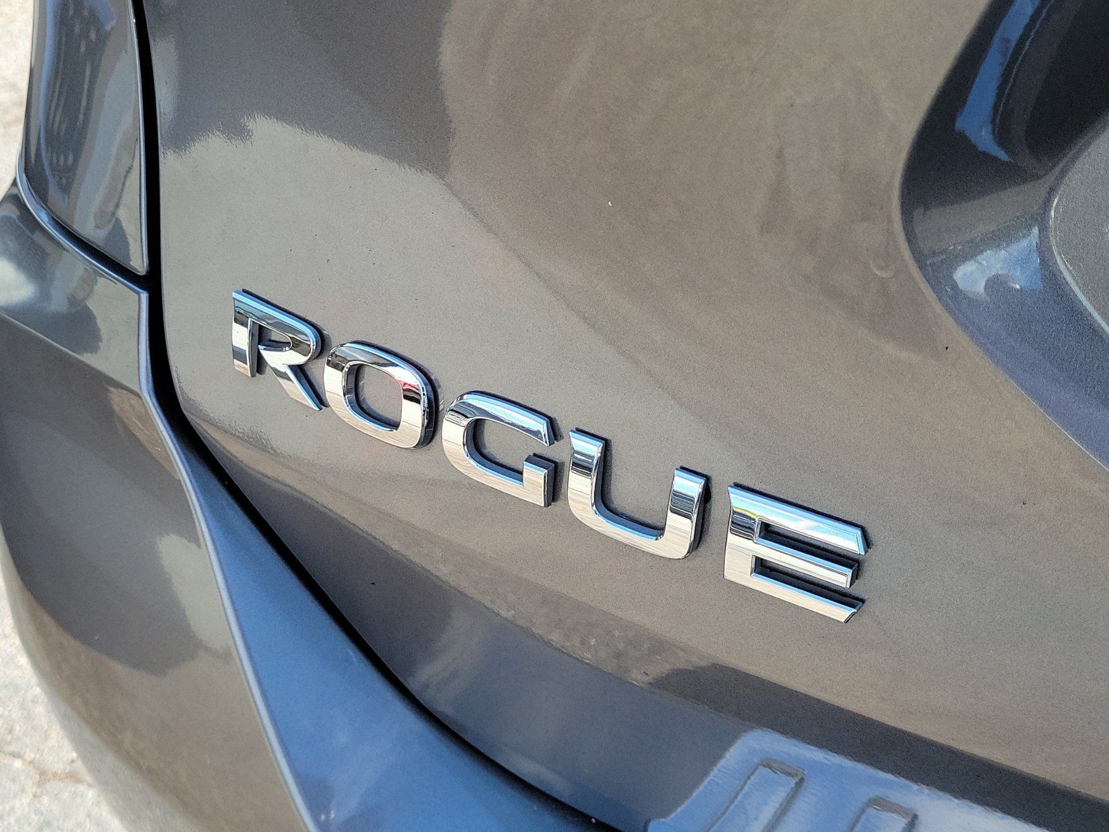 Used 2018 Nissan Rogue SV w/ Premium Package FWD image 7