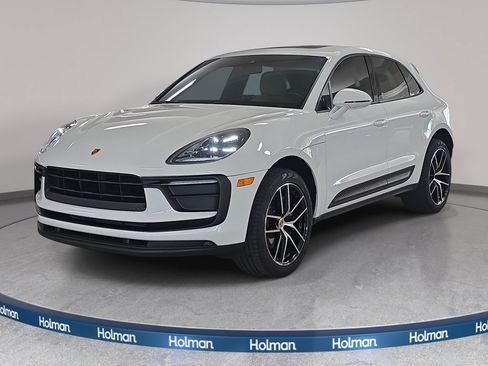 Used 2022 Porsche Macan AWD/4WD image 1