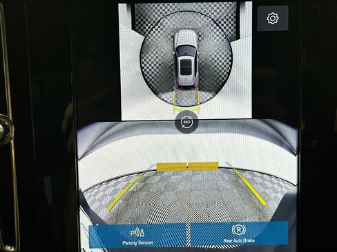 Used 2025 Volvo XC40 B5 Plus w/ Climate Package image 15