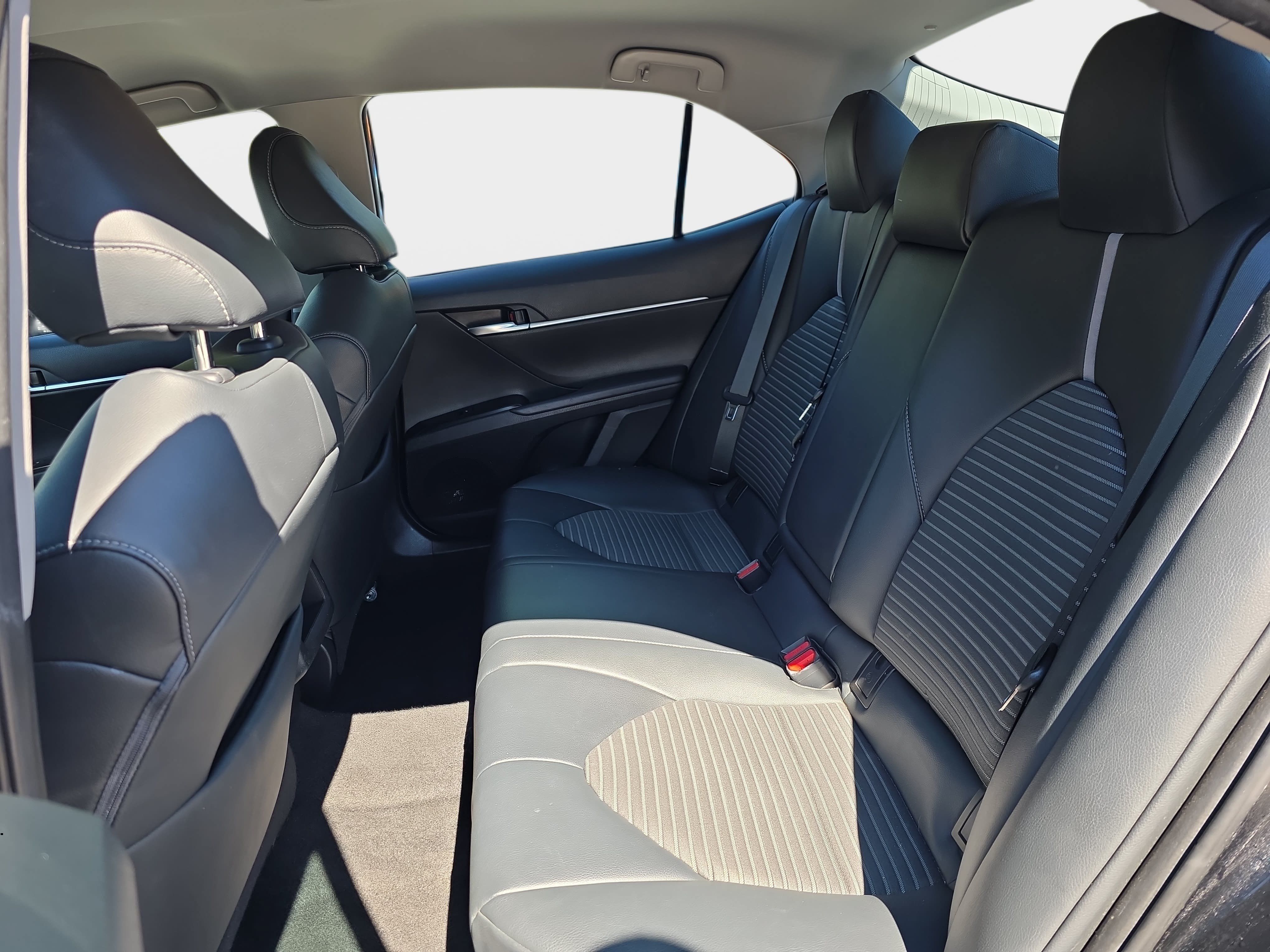 Used 2019 Toyota Camry SE FWD image 11