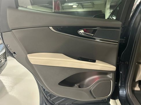 Used 2023 Lincoln Nautilus Reserve image 22