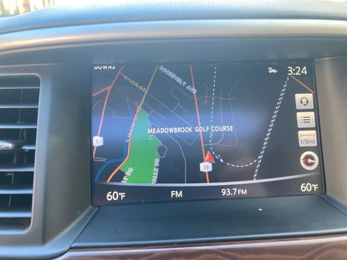 Used 2020 Nissan Pathfinder Platinum image 23