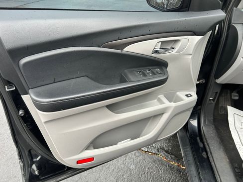 Used 2017 Honda Pilot EX image 9