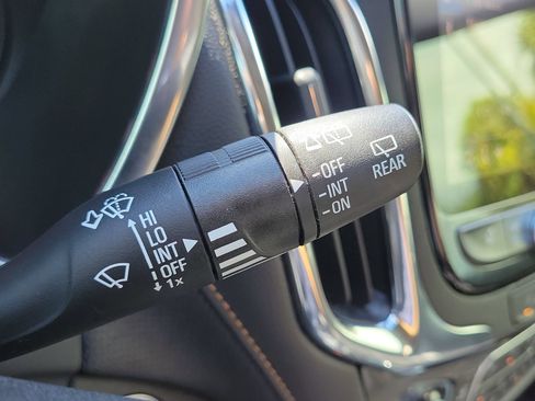 Used 2024 Chevrolet Equinox Premier FWD image 16