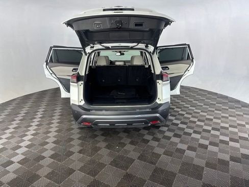 Certified 2022 Nissan Rogue SL w/ SL Premium Package AWD/4WD image 15