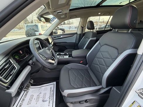 Used 2024 Volkswagen Atlas Peak Edition SE image 34