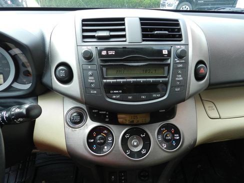 Used 2009 Toyota RAV4 Limited image 17
