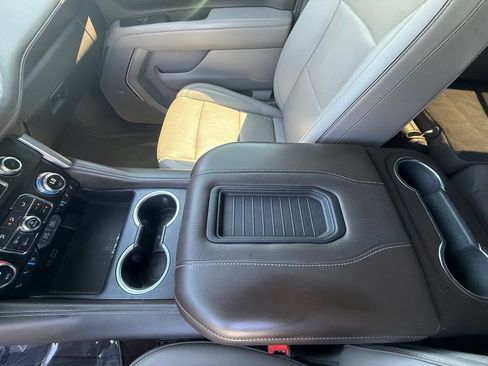 Used 2023 GMC Yukon XL SLT w/ SLT Luxury Package AWD/4WD image 14
