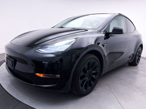 Used 2021 Tesla Model Y Long Range image 12