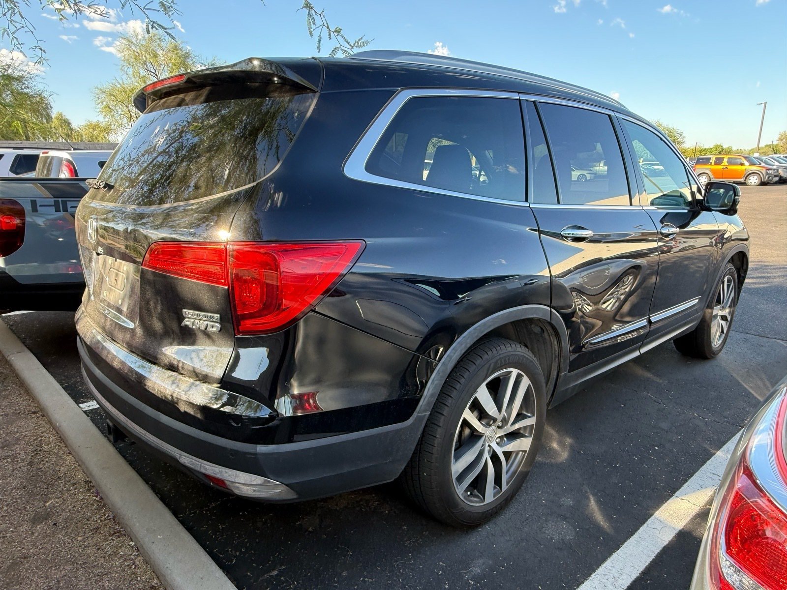 Used 2017 Honda Pilot Touring image 4