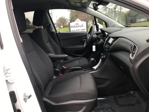 Used 2020 Chevrolet Trax LT image 40