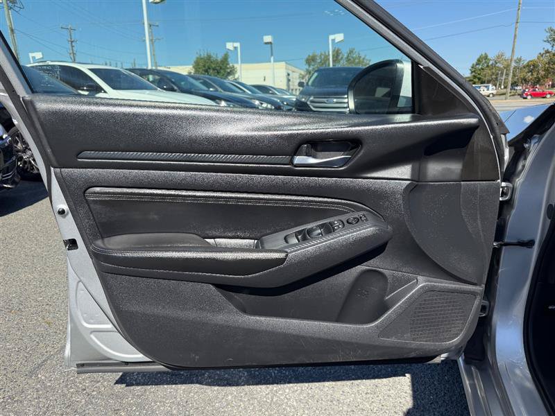 Used 2020 Nissan Altima 2.5 S FWD image 17