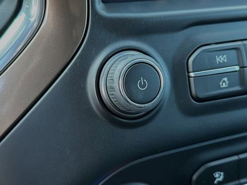 Used 2022 Chevrolet Silverado 1500 High Country w/ Z71 Off-Road Package image 32