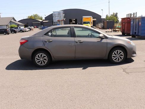 Used 2018 Toyota Corolla LE FWD image 4