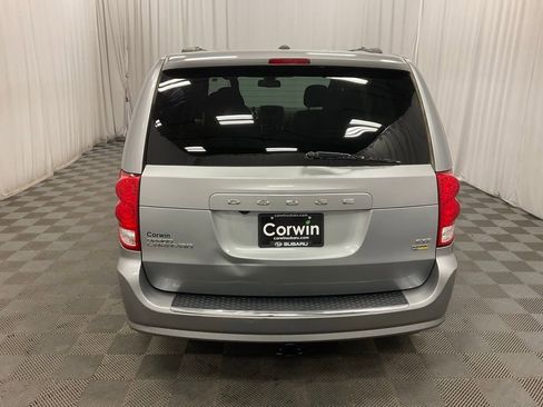 Used 2019 Dodge Grand Caravan SXT image 5