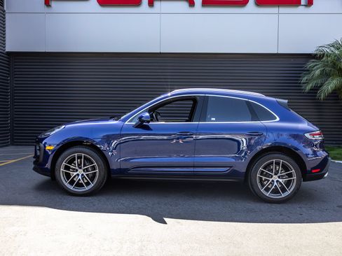 Certified 2026 Porsche Macan AWD/4WD image 2