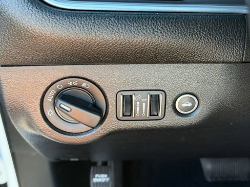 Used 2022 Dodge Challenger SXT RWD image 12