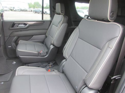 New 2026 GMC Yukon XL Elevation w/ Elevation Premium Package AWD/4WD image 12