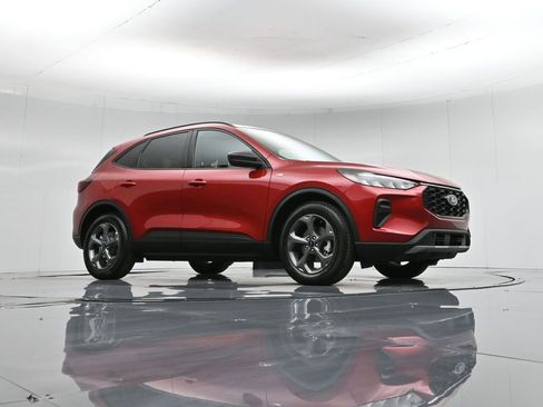 Used 2025 Ford Escape ST-Line w/ Equipment Group 301A image 3