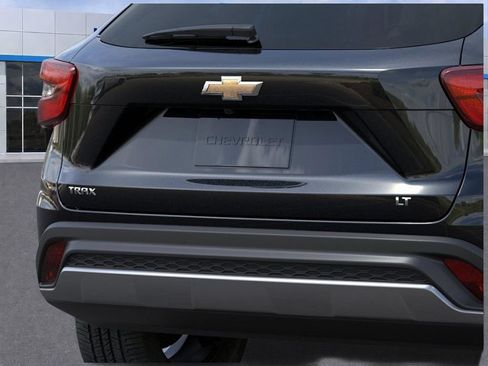 New 2026 Chevrolet Trax LT w/ LT Convenience Package FWD image 14