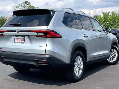 Used 2024 Toyota Grand Highlander AWD image 12