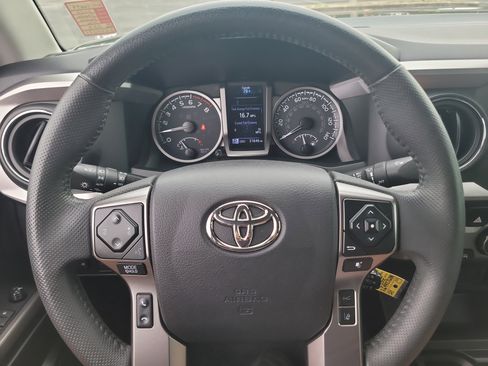 Certified 2022 Toyota Tacoma SR5 w/ Technology Package AWD/4WD image 27