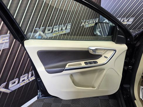 Used 2012 Volvo XC60 T6 R-Design image 18