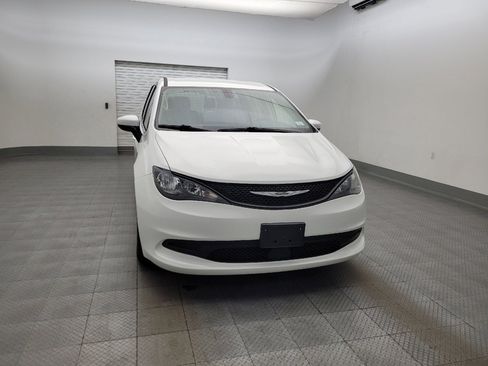 Used 2022 Chrysler Voyager LX FWD image 14